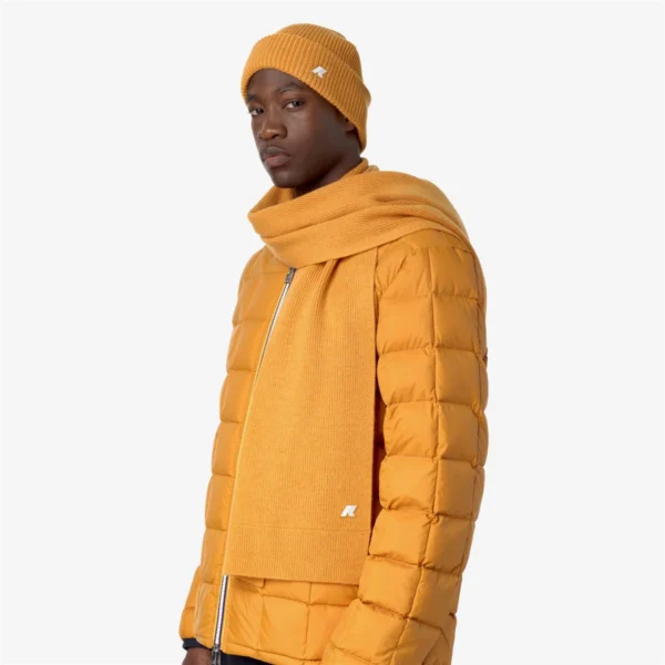 echarpe jaune mannequin kway