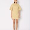 rucky-robe-courte-en-denim-avec-clous-argentes-mannequin-guinement-berenice