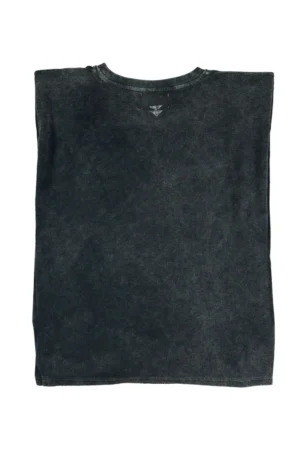 T-shirt sans manches avec épaulettes Noir délavé avec imprimé « cheesy saucy crispy » – Sisters Department