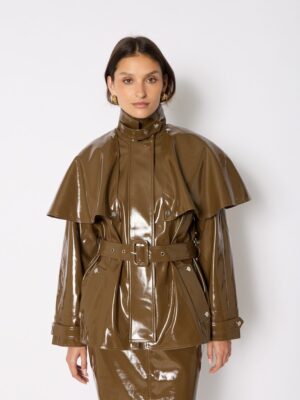GULIA Veste en vinyle avec cape amovible et ceinture – Berenice