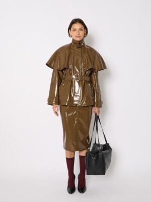 GULIA Veste en vinyle avec cape amovible et ceinture – Berenice